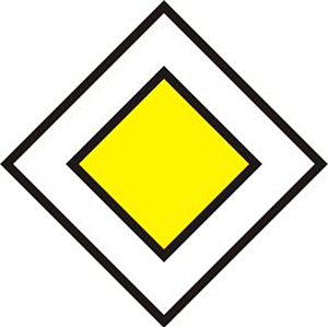 Biển báo 401 - Các xe trên trục đường chính được ưu tiên đi trước